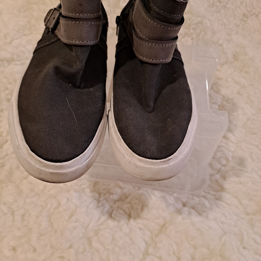 Blowfish double strap camo sneakers size 8